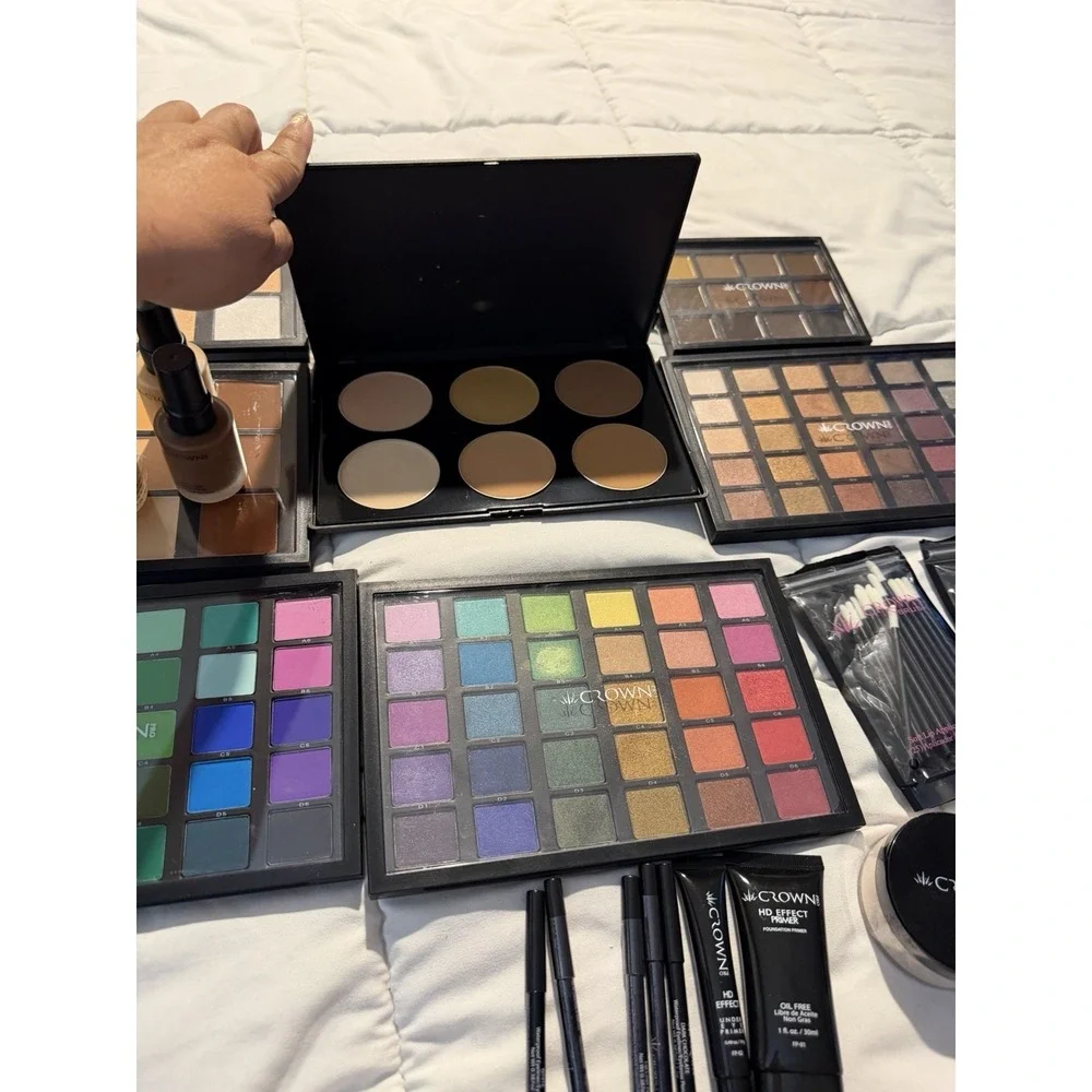 Crown Pro Master Plus Kit Makeup Set  Brushes Foundation Lipstick 23 Pieces